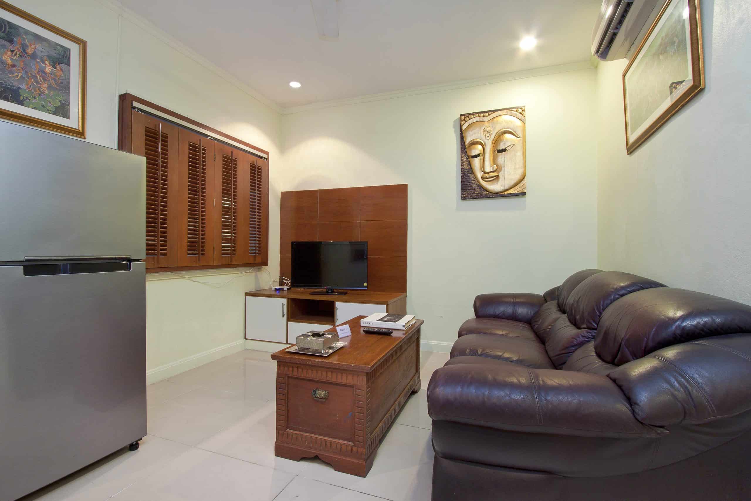 Explore Pattaya from the comfort of your own stylish studio apartment, complete with a cozy bed, functional kitchenette, private shower, air conditioning, and Wi-Fi