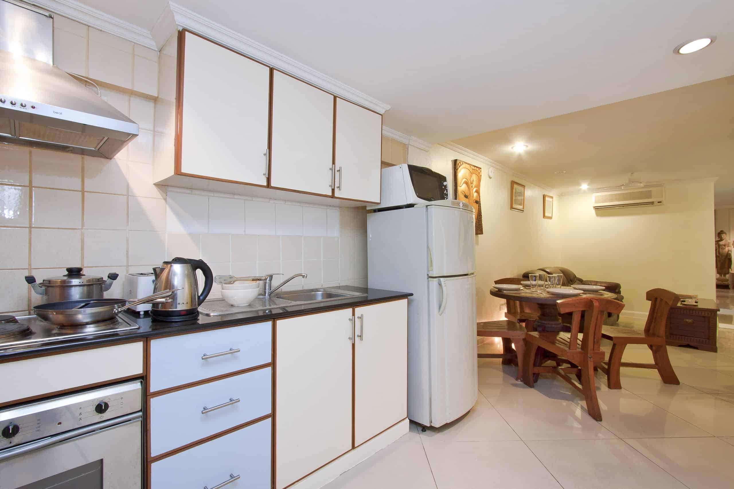 Experience the ultimate holiday stay in this comfortable and stylish studio apartment in Pattaya, offering a cozy bed, functional kitchenette, private shower, air conditioning, and Wi-Fi for your convenience